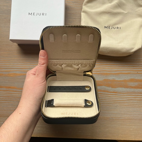 Mejuri Travel Jewelry Case NWT - Picture 3 of 7